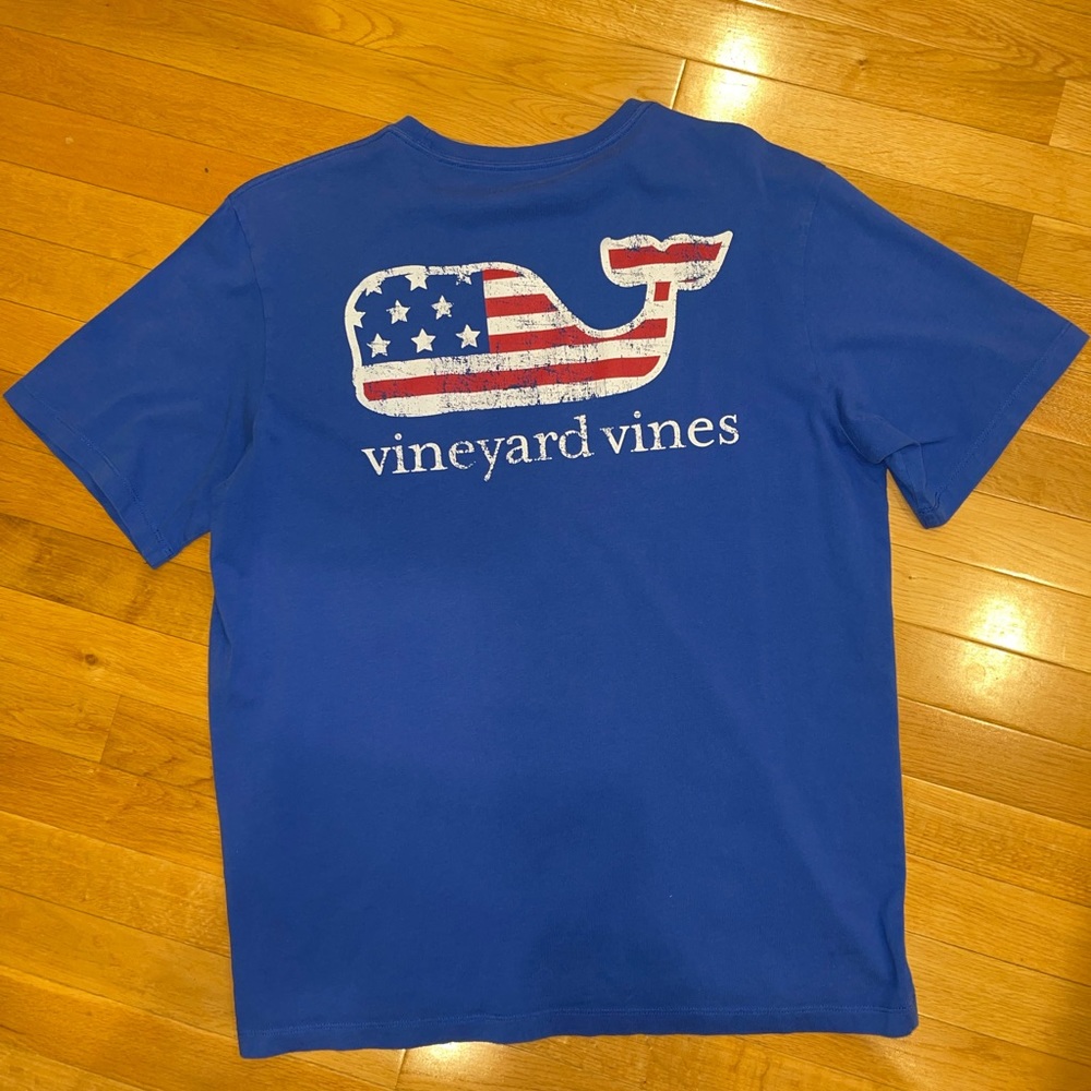 Men’s Vineyard Vines graphic tee shirt